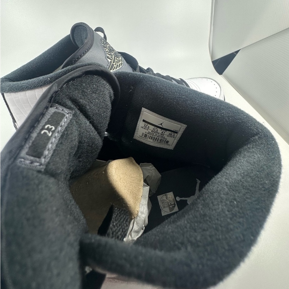 Jordan Retro 2 - Picture 2 of 5